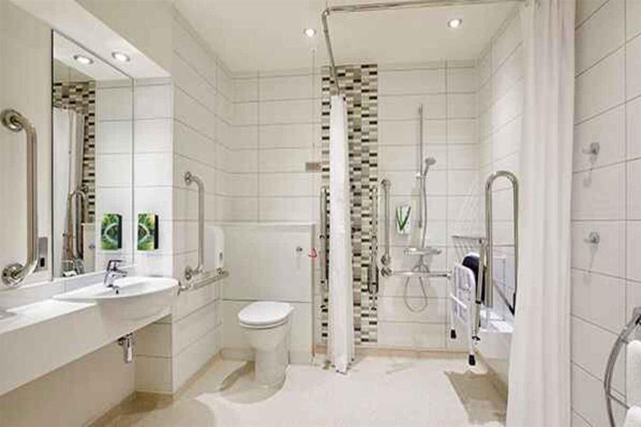Premier Inn Milton Keynes Central Экстерьер фото